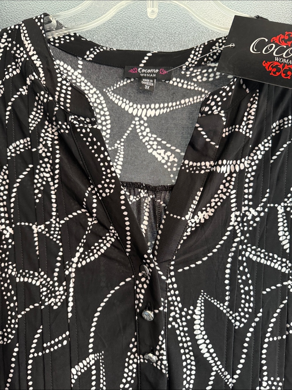 Cocomo Black and White Dotted Leaf-Print Short Sleeve Blouse - Picture 3 of 3